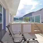 Magnifica e enorme cobertura duplex com 4 quartos, terraço, piscina e vista pro mar em Copacabana!