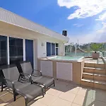 Magnifica e enorme cobertura duplex com 4 quartos, terraço, piscina e vista pro mar em Copacabana!