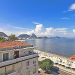 Magnifica e enorme cobertura duplex com 4 quartos, terraço, piscina e vista pro mar em Copacabana!